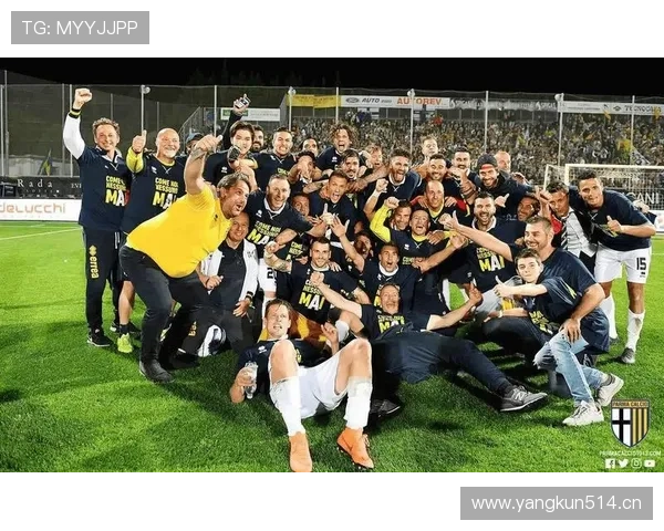 多特蒙德:防守体系不稳定问题在关键战暴露,对球队稳定性与争冠走势造成影响 多特蒙德:防守体系不稳定问题在关键战暴露,对球队稳定性与争冠走势造成影响