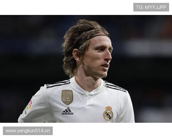 在控球倾向下莫德里奇与克罗斯产生多点参与结构分化