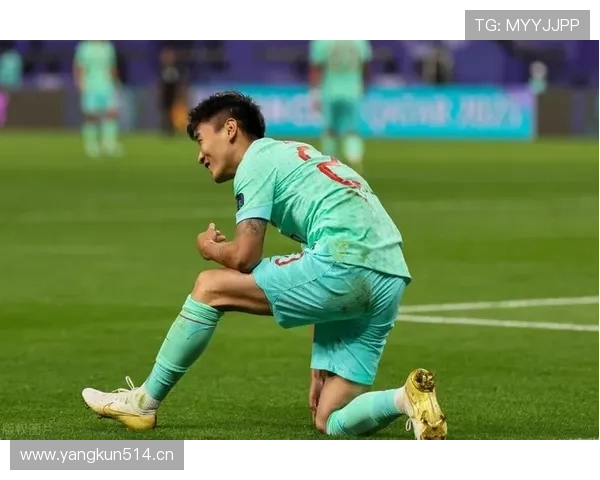 韦世豪又穿得像去夜店，球场上倒像个邻家大哥？