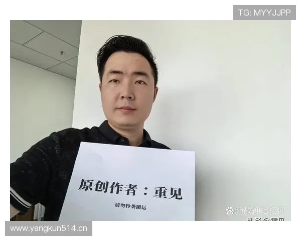 冯彦哲手里那杯咖啡把我一个月工资比下去了