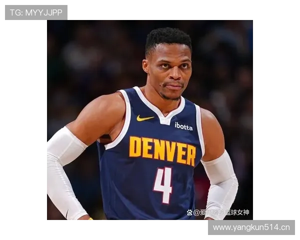 拉塞尔·韦斯特布鲁克又把球场当伸展台，豪表名包比比赛更吸睛